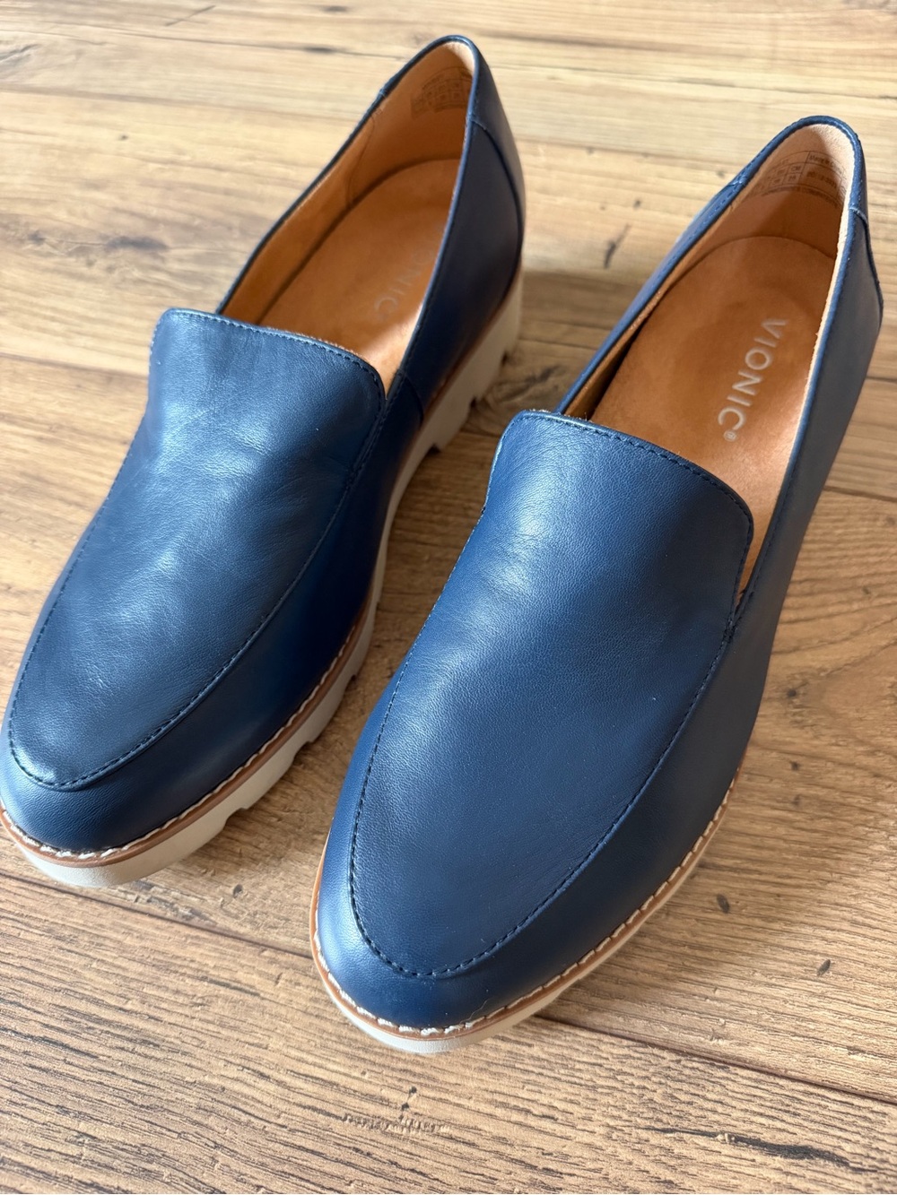 Vionic Kensley Navy Blue Leather Loafers Size 8.5 EUC Comfortable Lug Sole